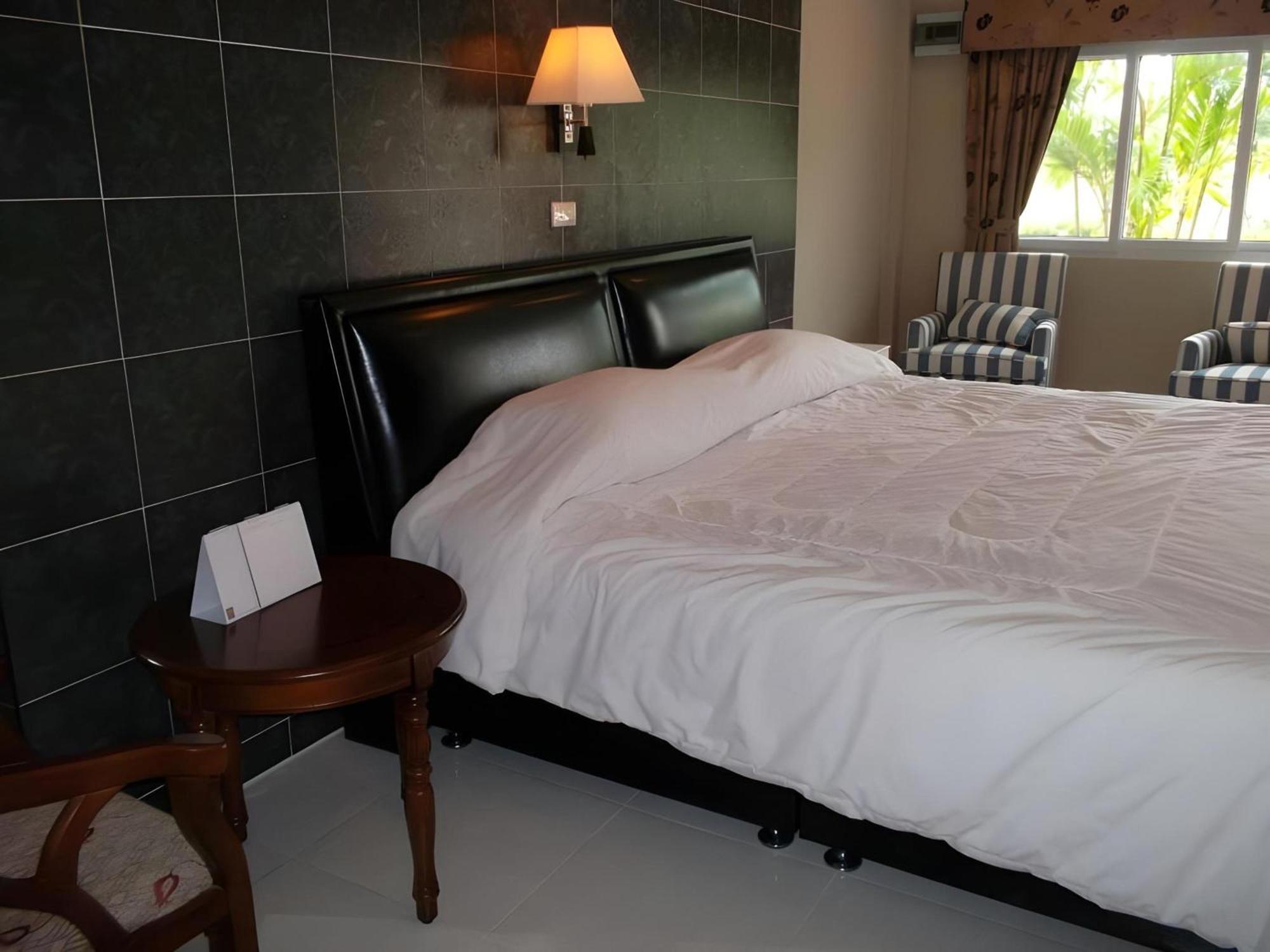 Highway Hotel HHQ Zewnętrze zdjęcie