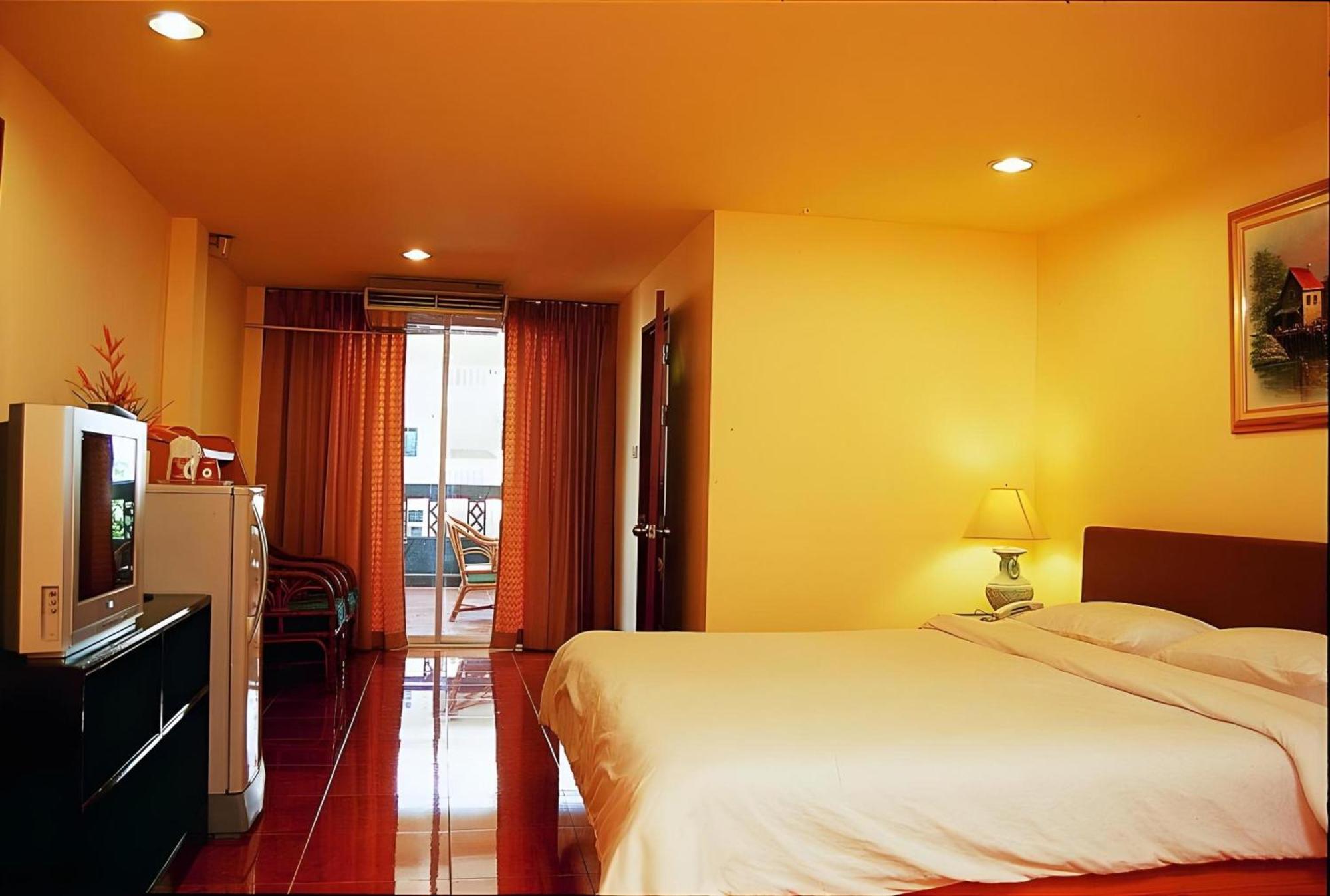 Highway Hotel HHQ Zewnętrze zdjęcie