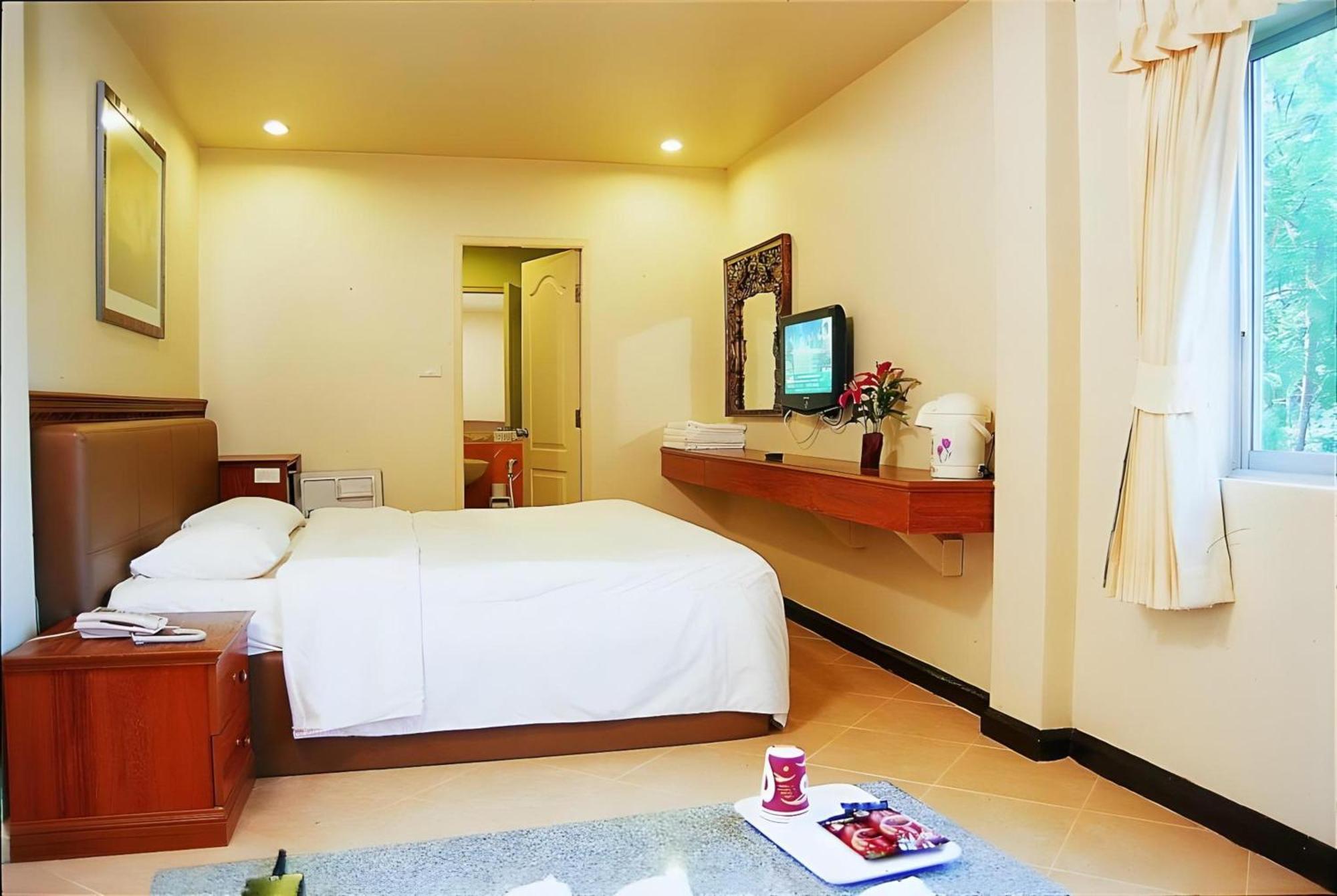 Highway Hotel HHQ Zewnętrze zdjęcie